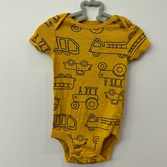 CARTERS, Yellow, Tractor Themed, Zip Up with Hood & Diaper Shirt Size 3-6 Month - Picture 5 of 7